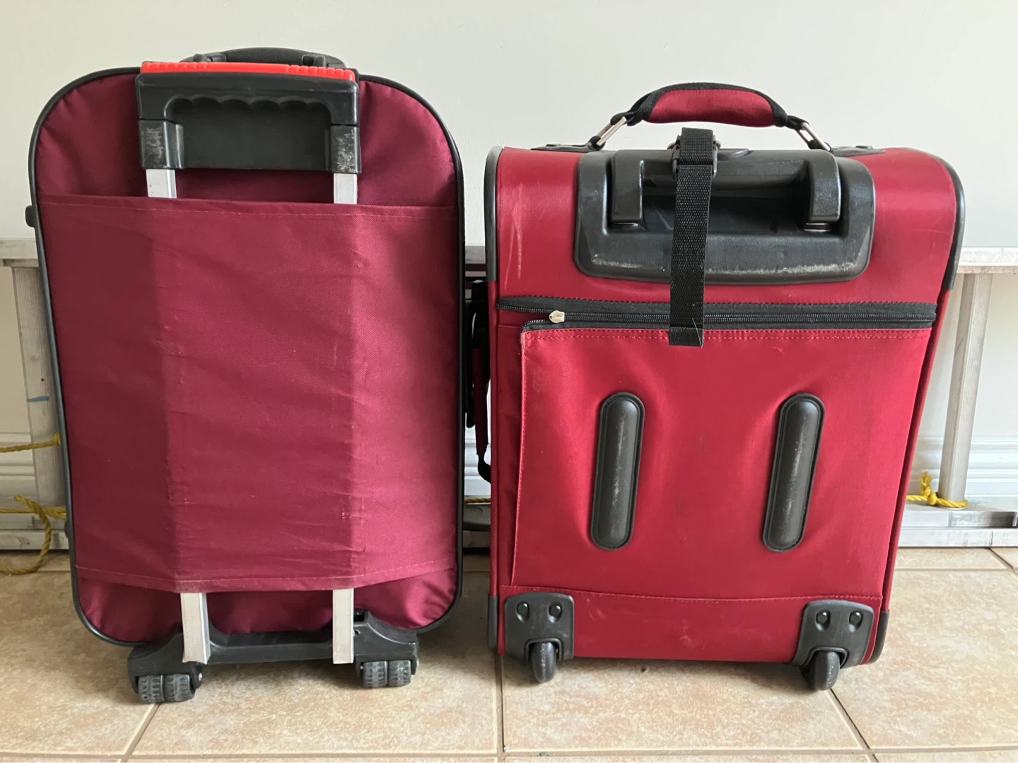Two red suitcases - photo 3