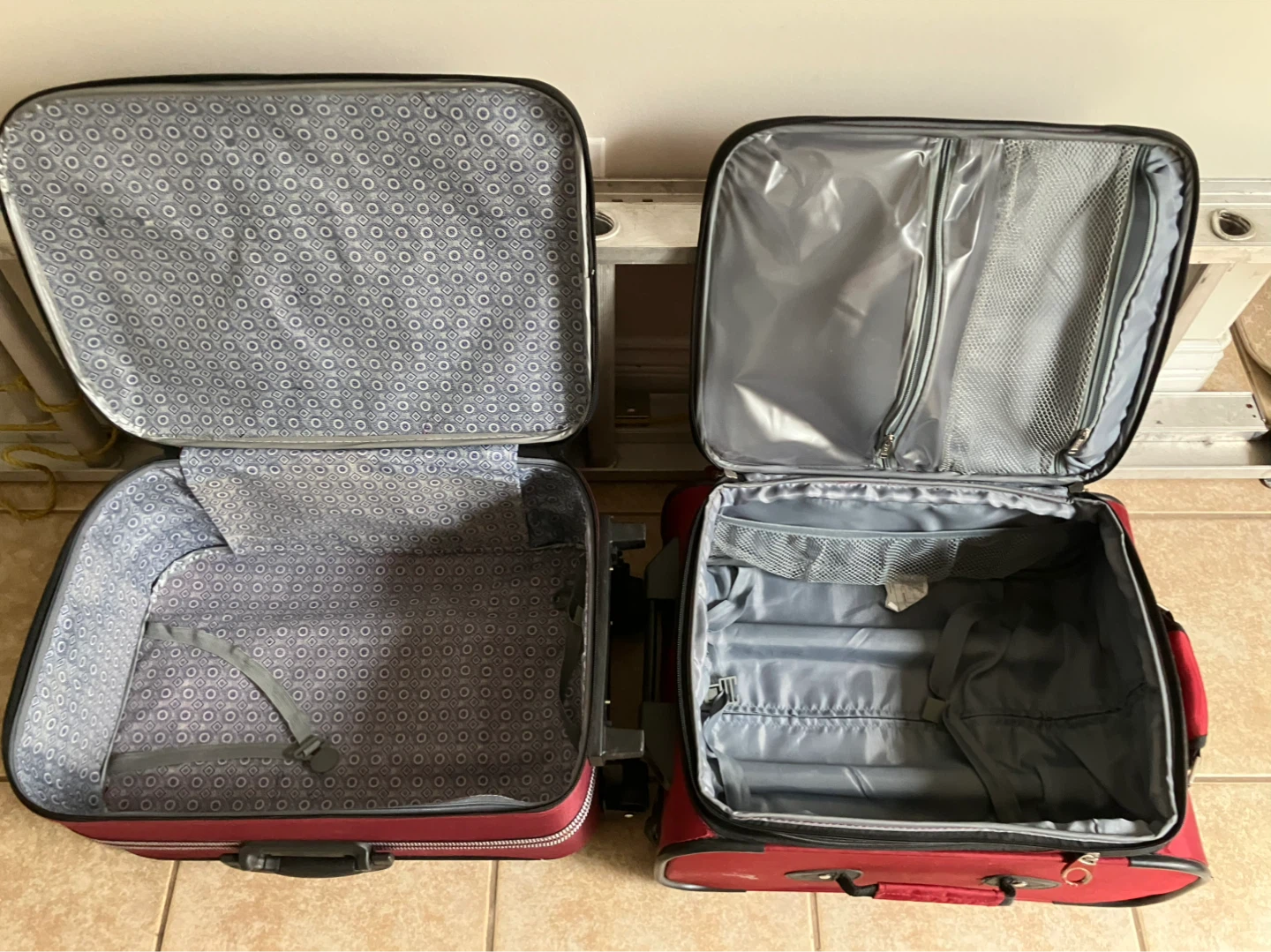 Two red suitcases - photo 4