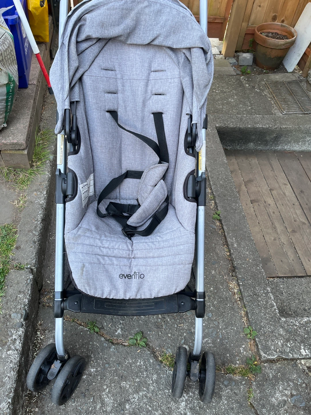 Evenflo Stroller with Rain Cover - photo 2