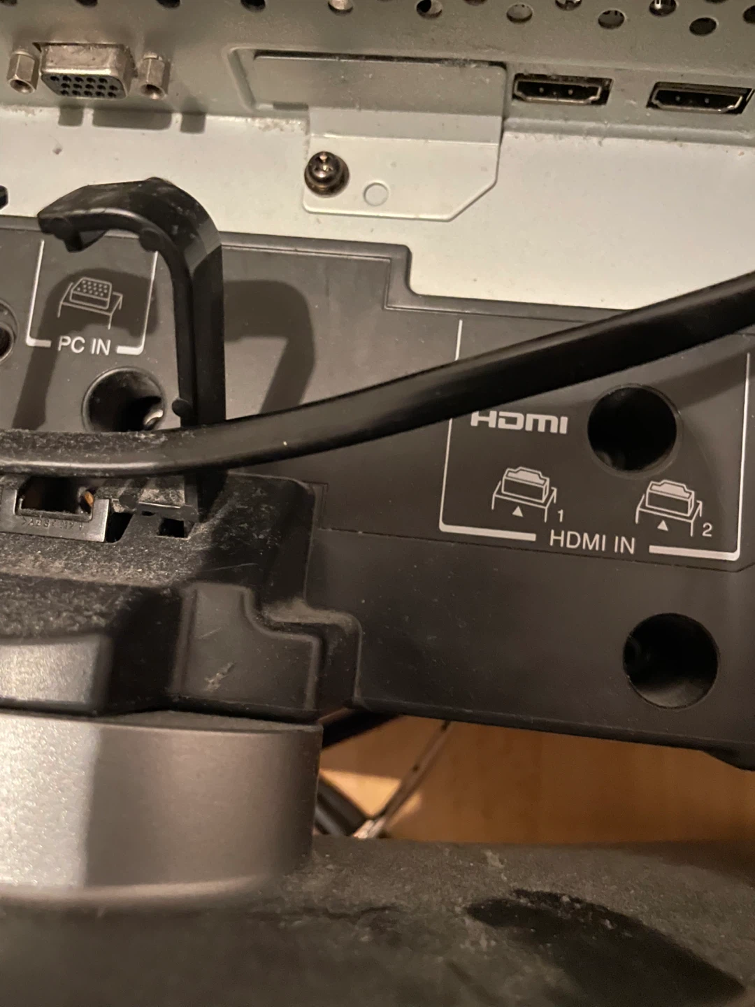 Toshiba 26" 720p TV/Monitor *DEFECTIVE AUDIO* - photo 4