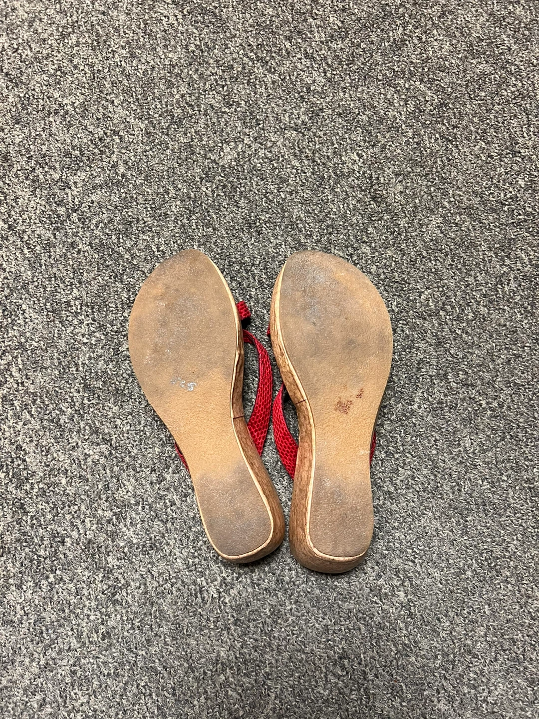 NYC Boutique Red Wedge Sandals Size 8 - photo 3