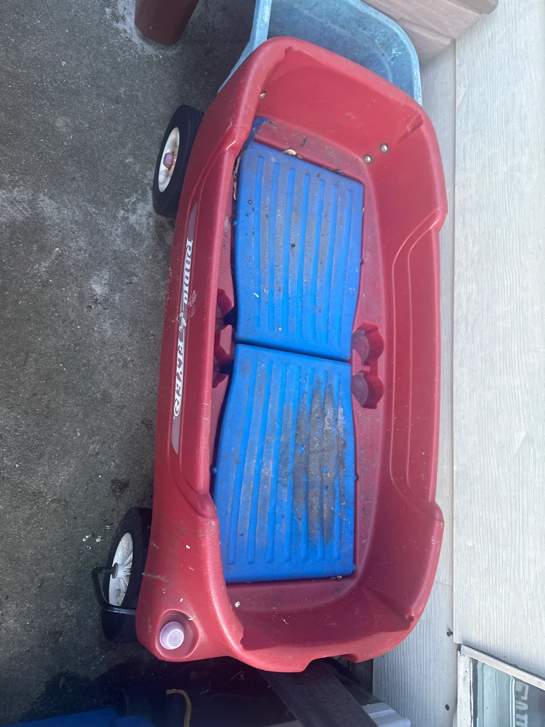 Radio Flyer red wagon