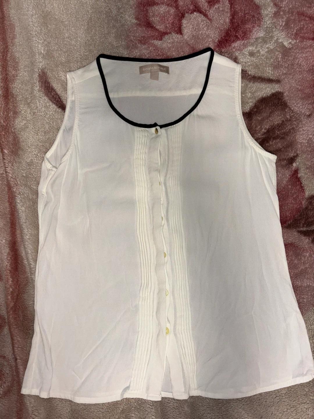 Banana Republic White Sleeveless Blouse with Black Trim - Size S