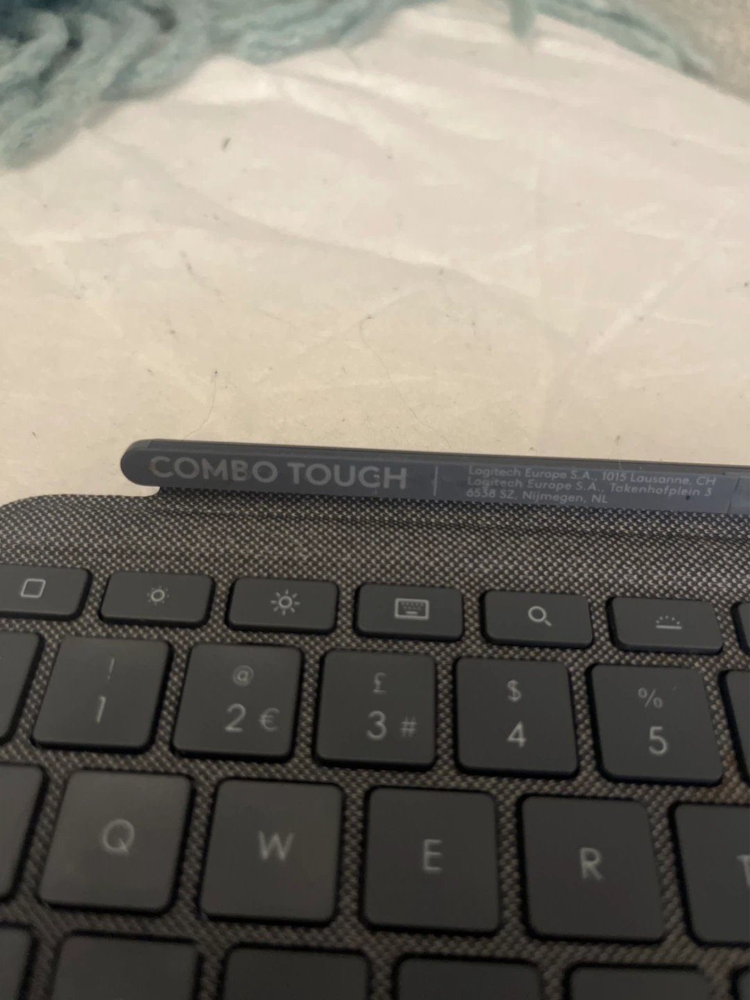 Logitech Combo Touch Keyboard Case for iPad - photo 4