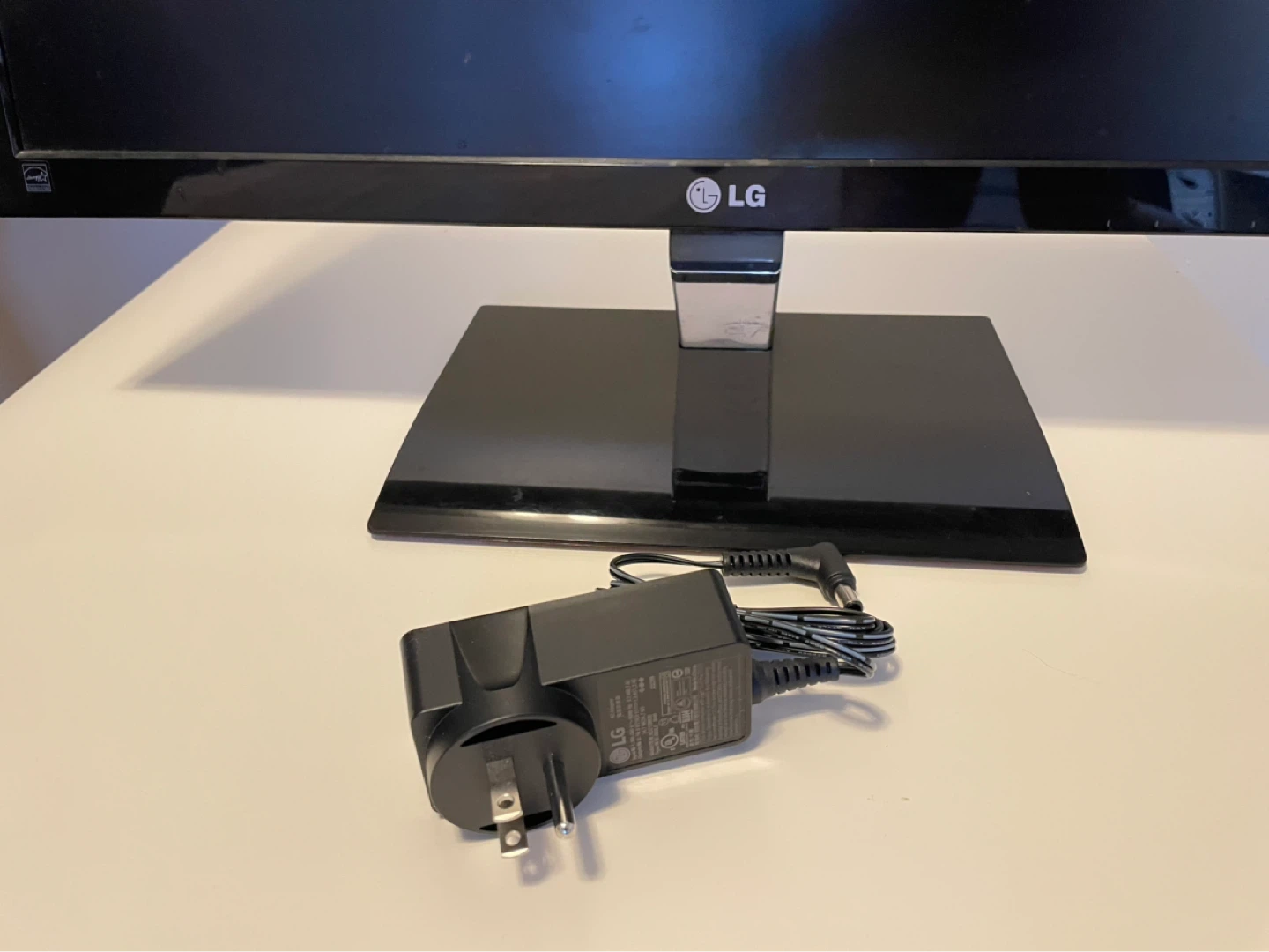 LG Monitor - photo 2