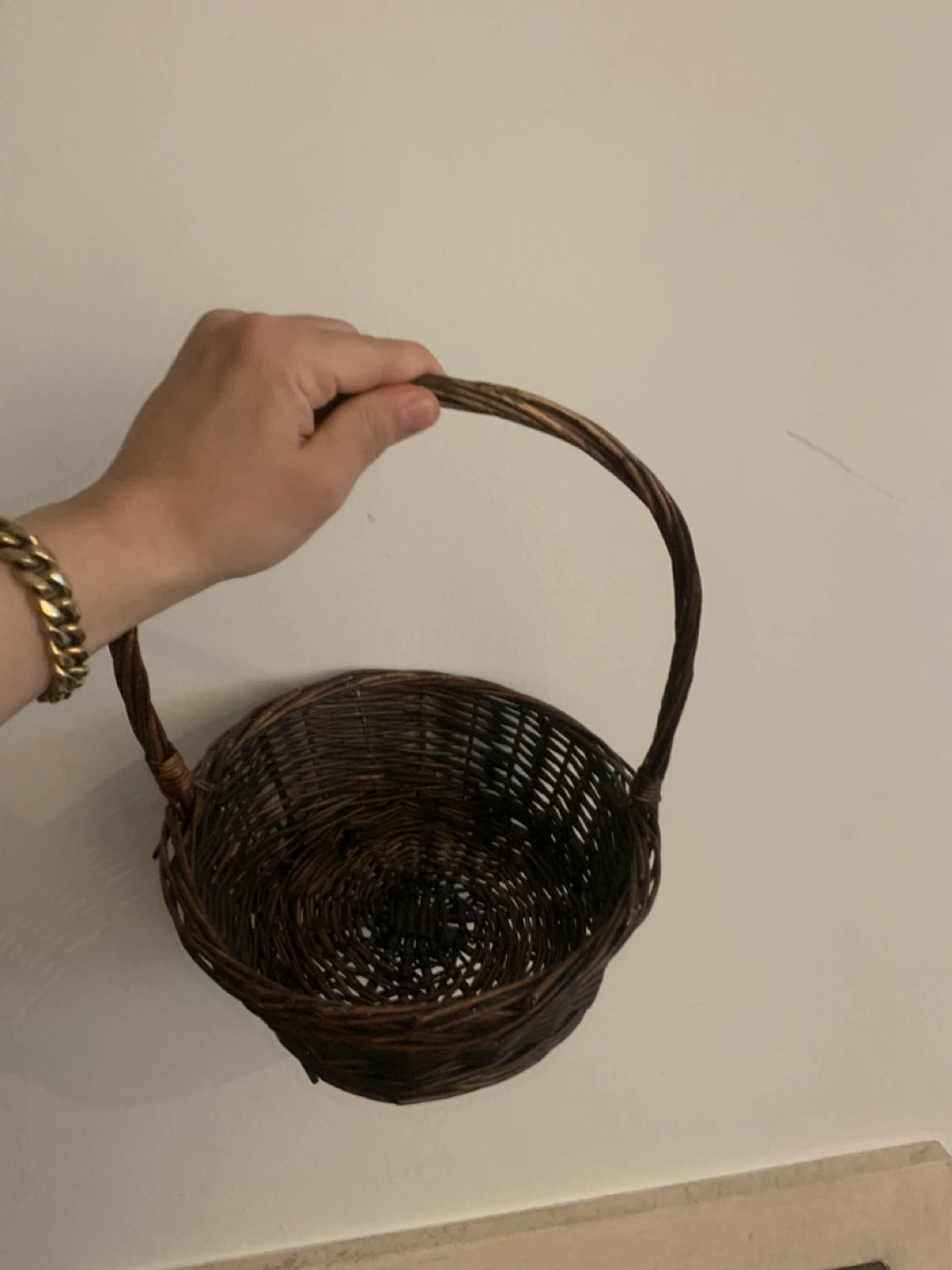 Wicker basket with handle - photo 2