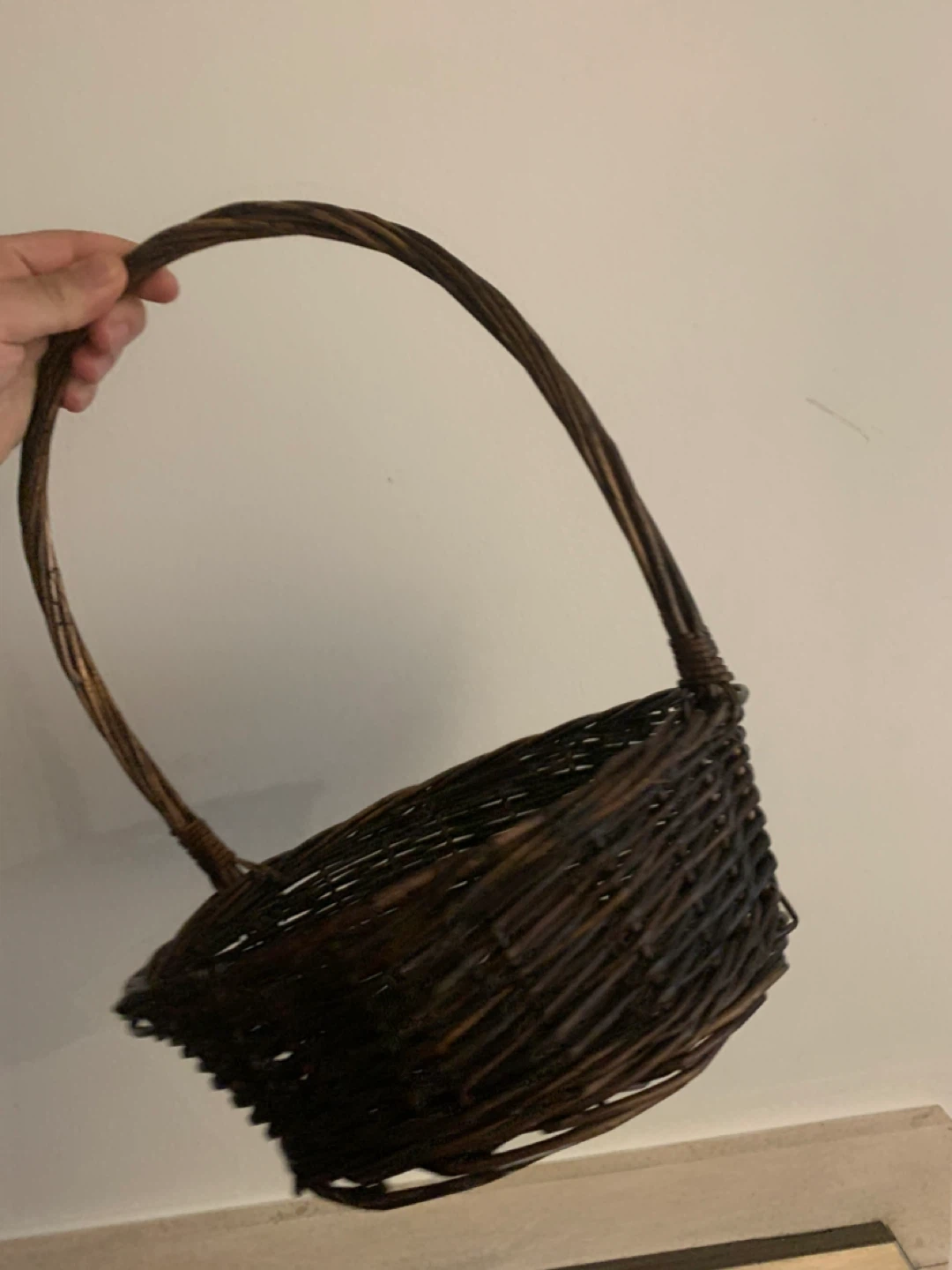 Wicker basket with handle - photo 3