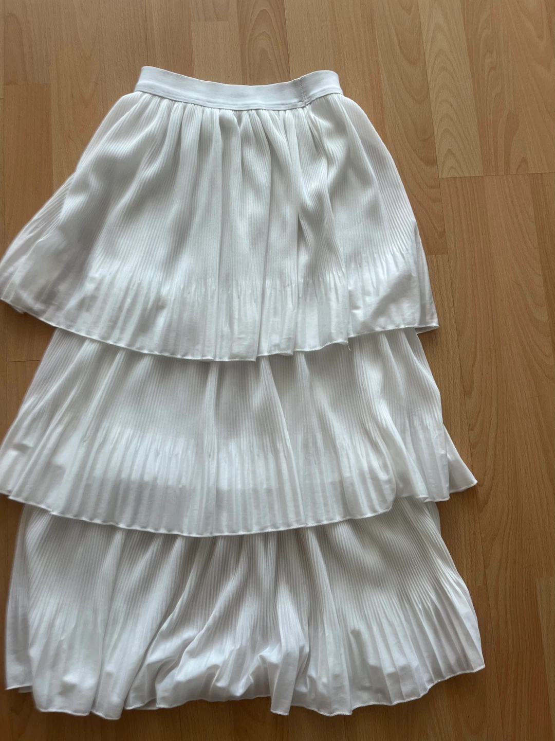 flowy cute white skirt