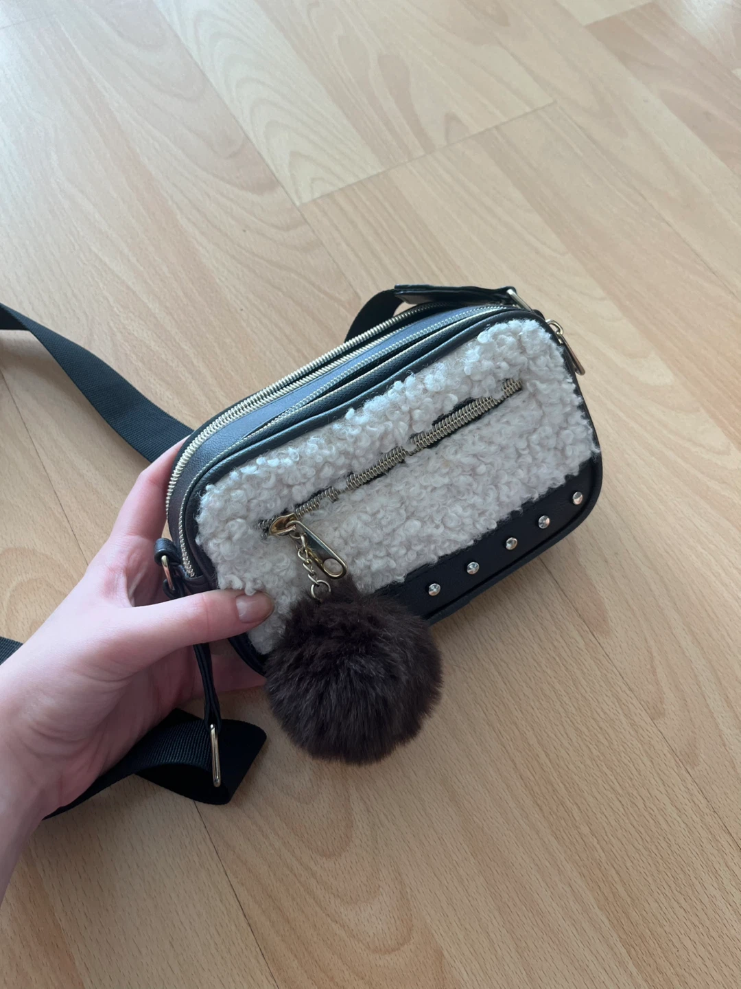 Claire’s purse with fluffy front and pom pom - photo 2