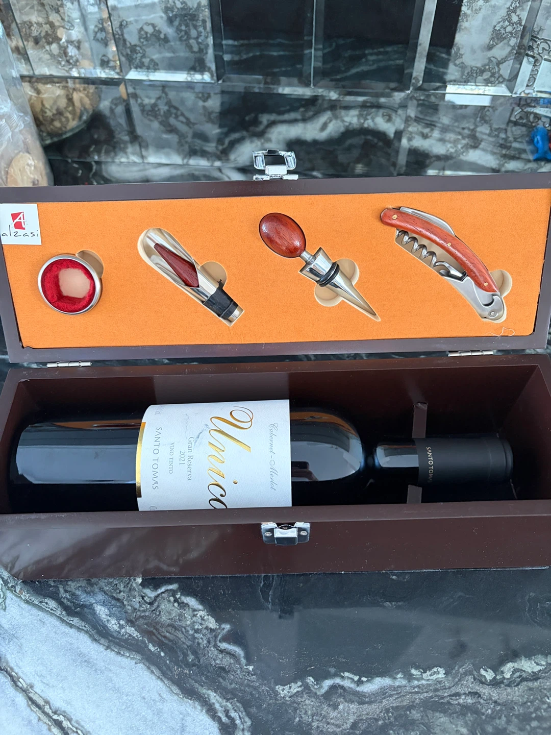 Santo Tomas Unico Gran Reserva 2021 Wine Gift Set