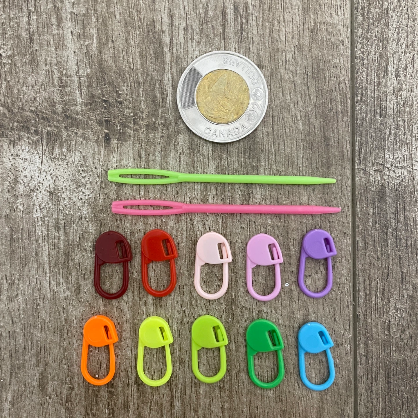 BRAND NEW 🥕 Knitting Stitch Markers & Plastic Sewing Needles