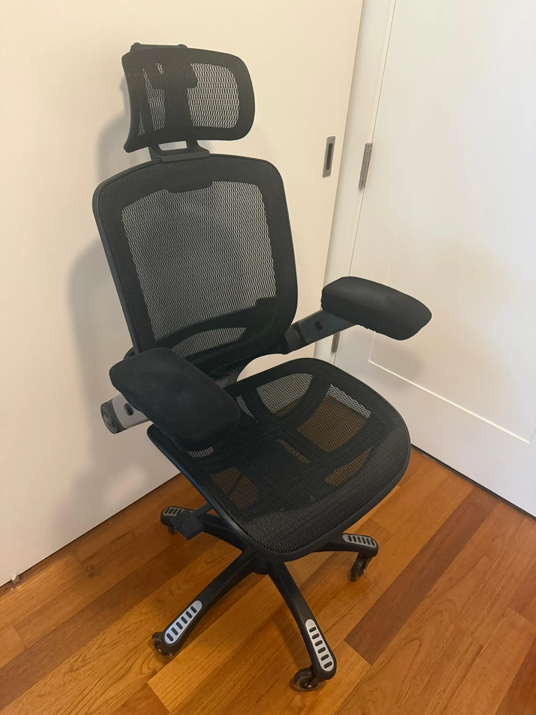 Black Ergonomic Mesh Office Chair with Headrest - photo 3
