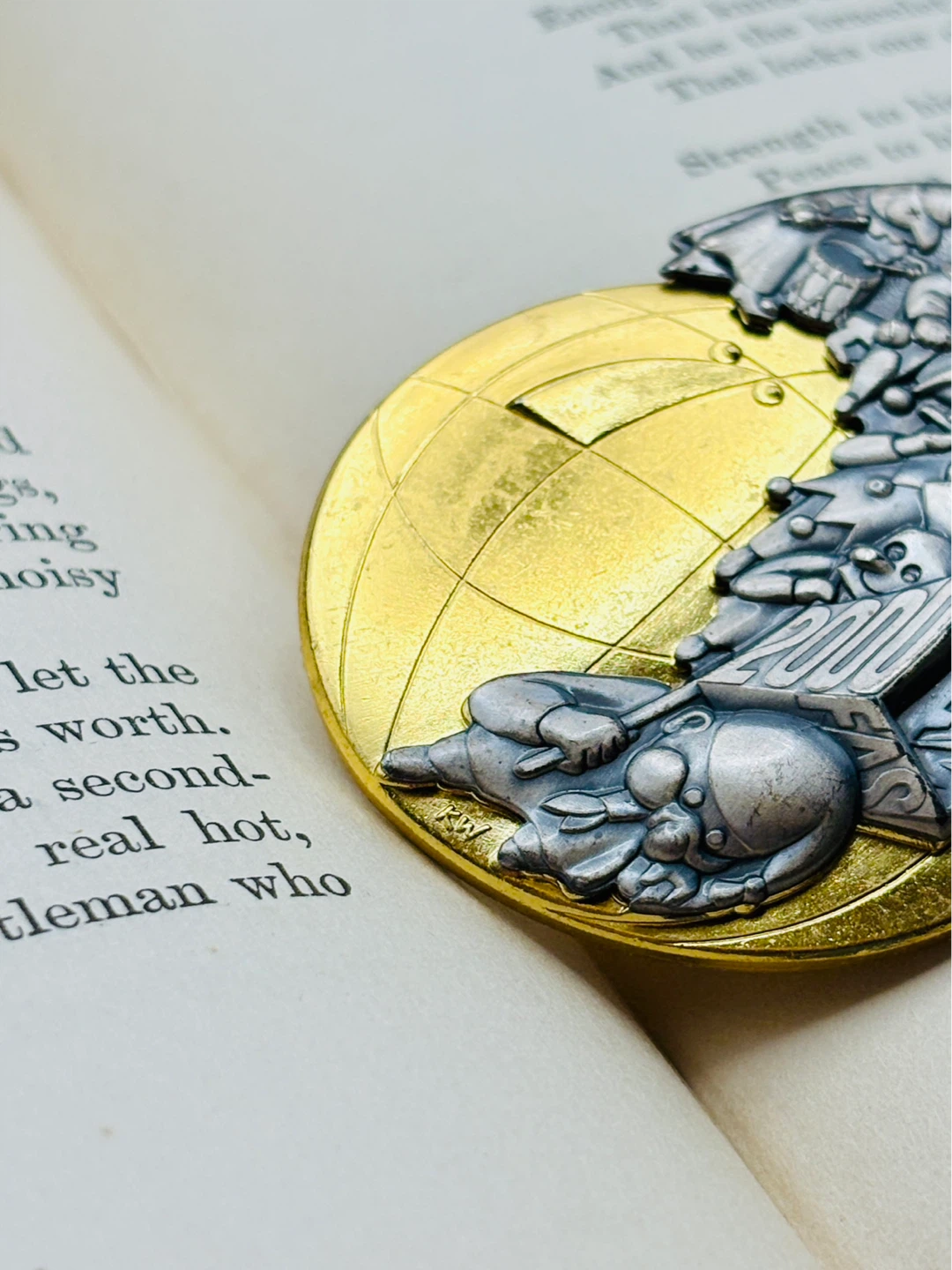 Rene Muller Millennium Globe Brooch Pin 2000 - photo 3