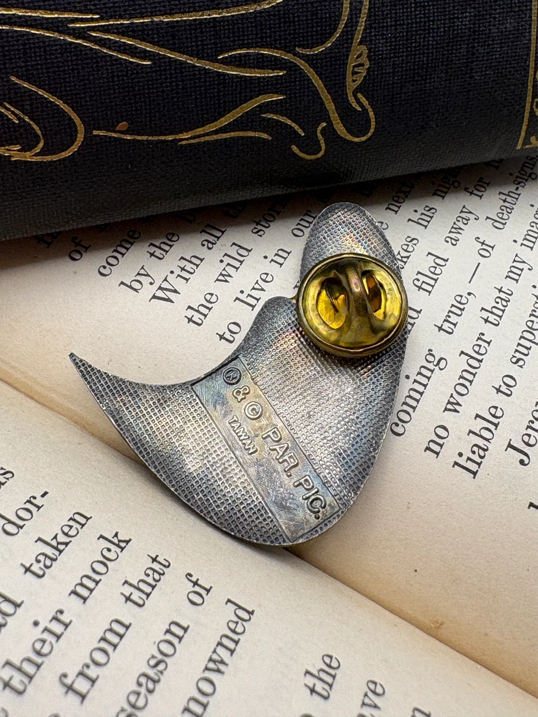 Star Trek "Enterprise" Crescent Moon Pin - photo 2