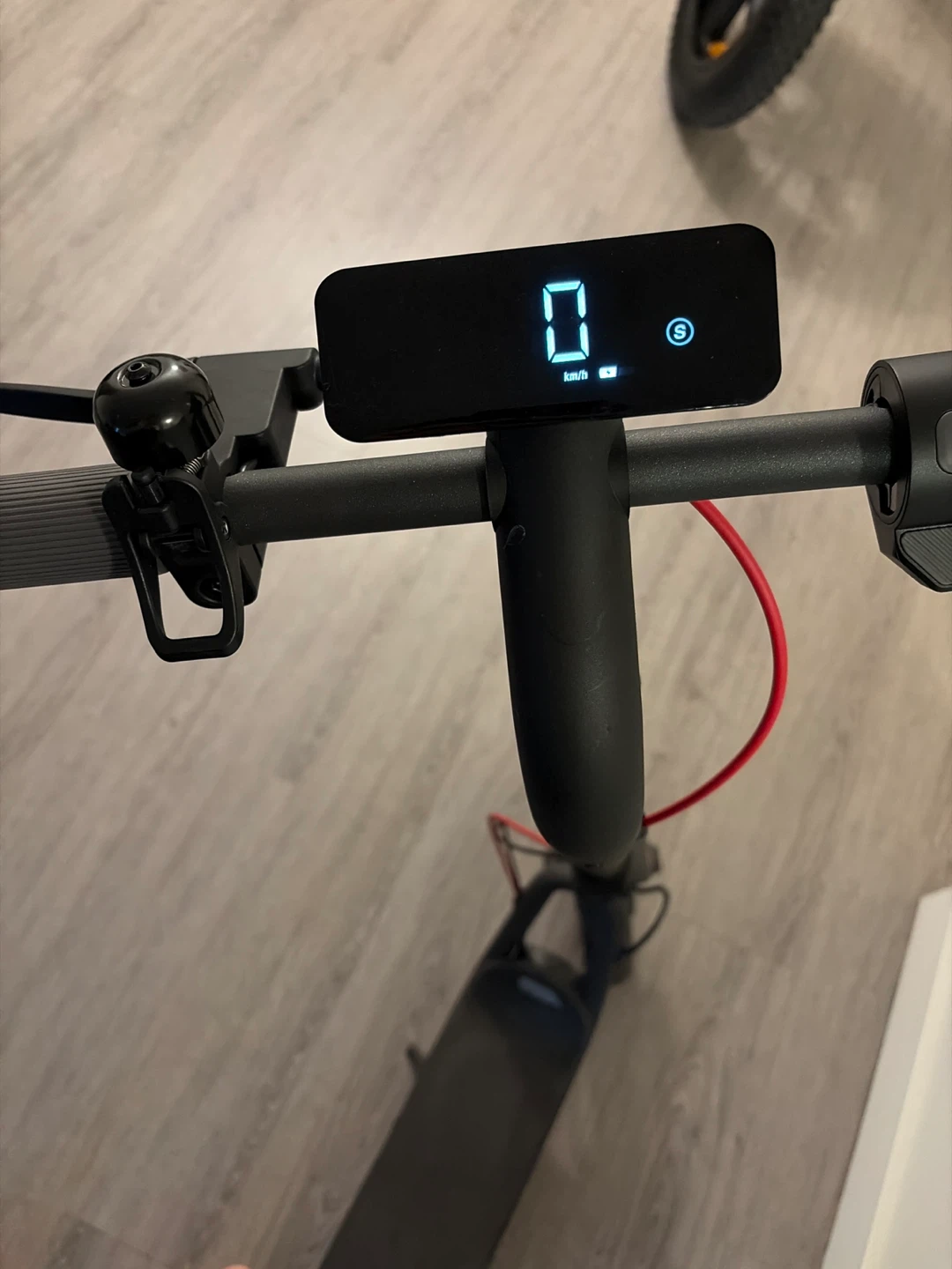 NAVEE Electric Scooter - photo 2