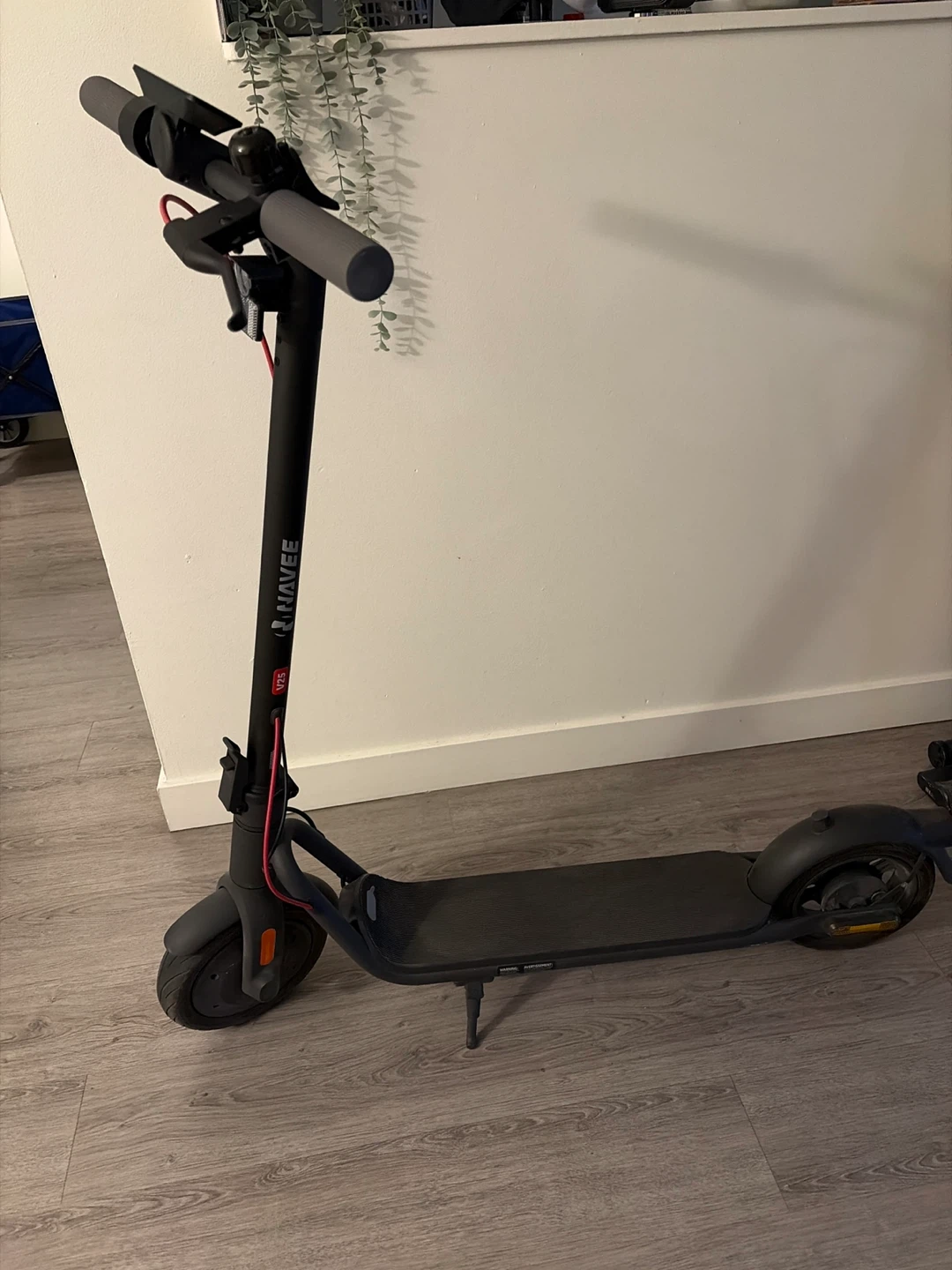 NAVEE Electric Scooter