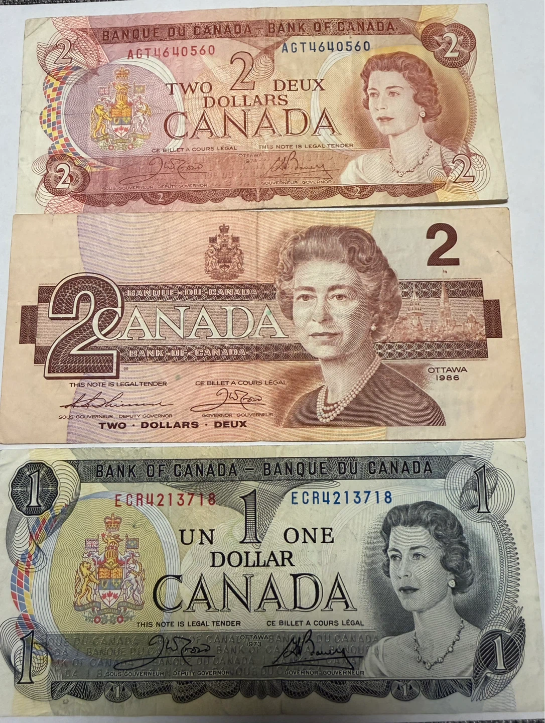 Canadian Bank Notes - 1$ Dollar and 2$ Dollar Bills