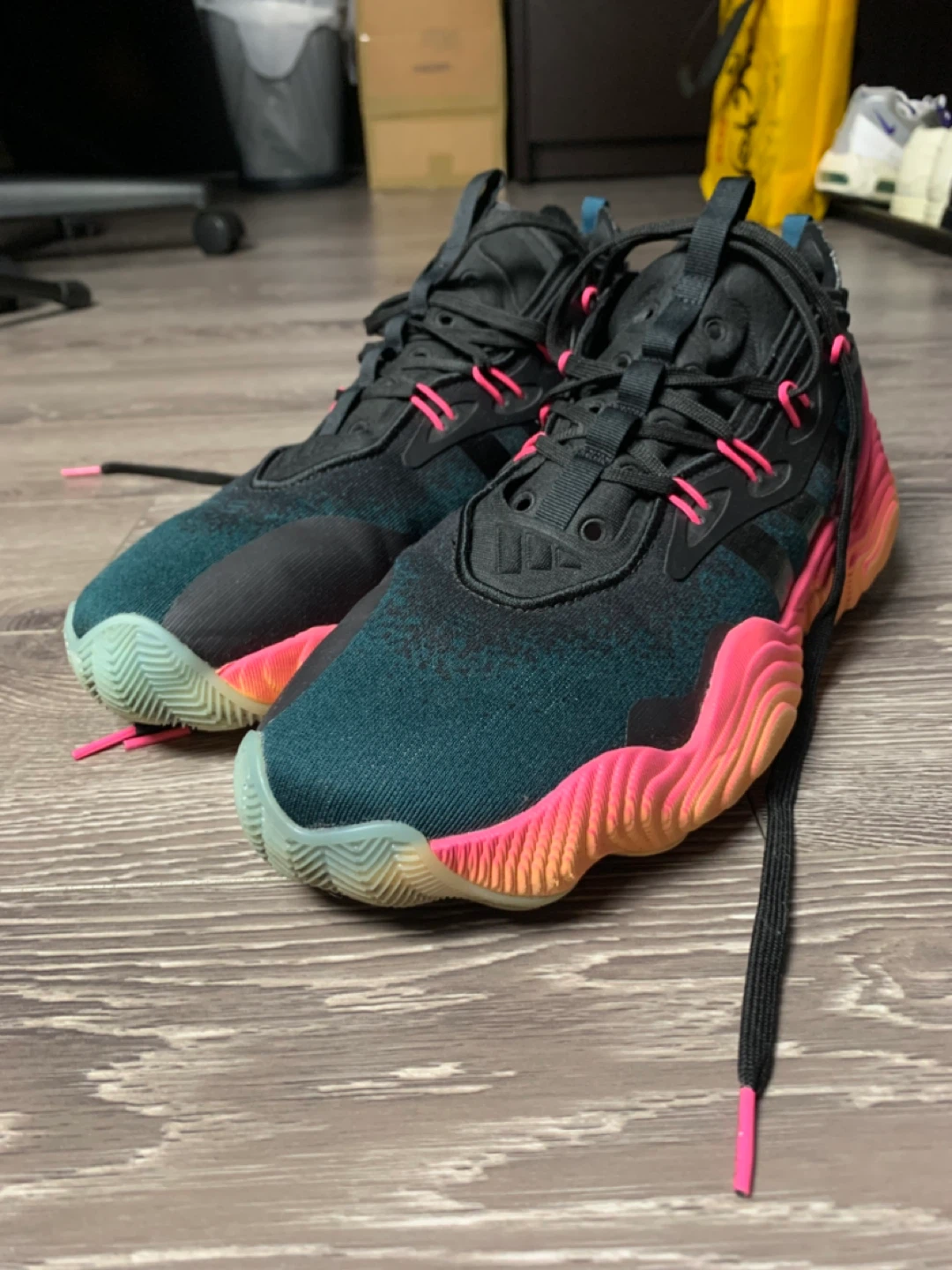 Adidas trae young 3’s - Perfect Condition