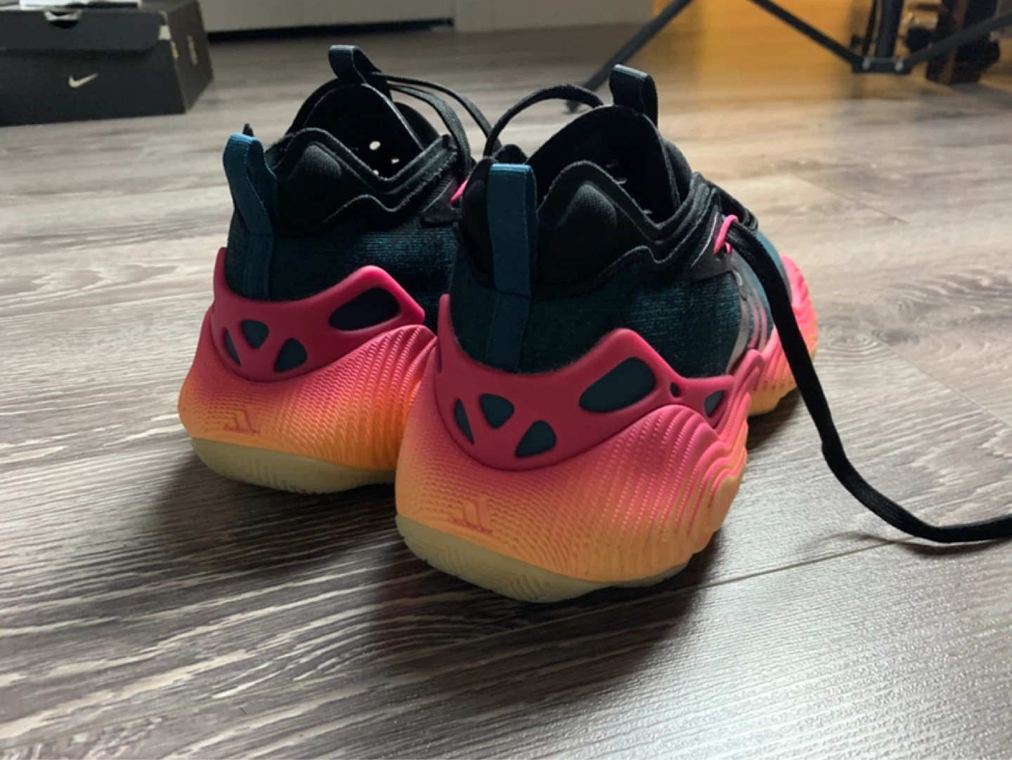 Adidas trae young 3’s - Perfect Condition - photo 3
