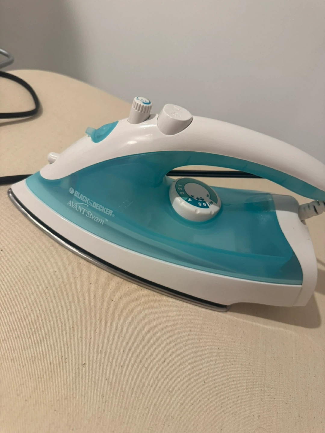 Black & Decker Avant Steam Iron - photo 2