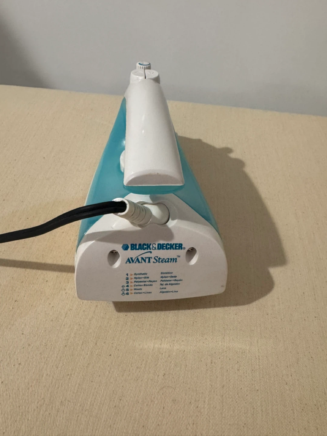 Black & Decker Avant Steam Iron - photo 3