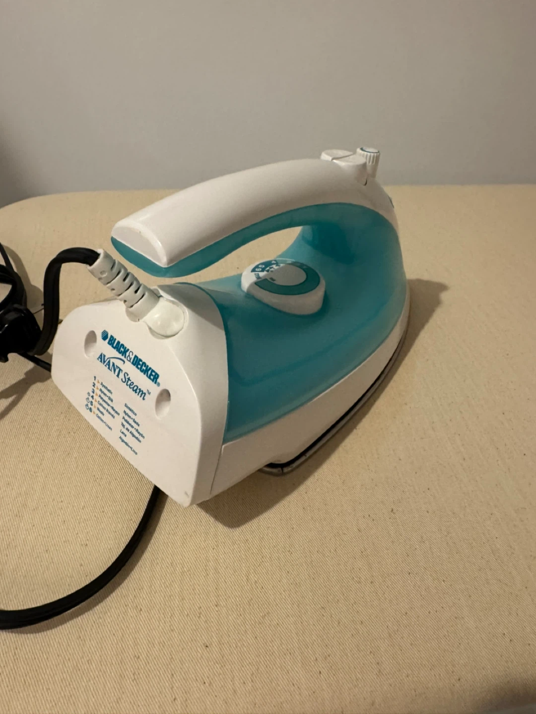 Black & Decker Avant Steam Iron - photo 4
