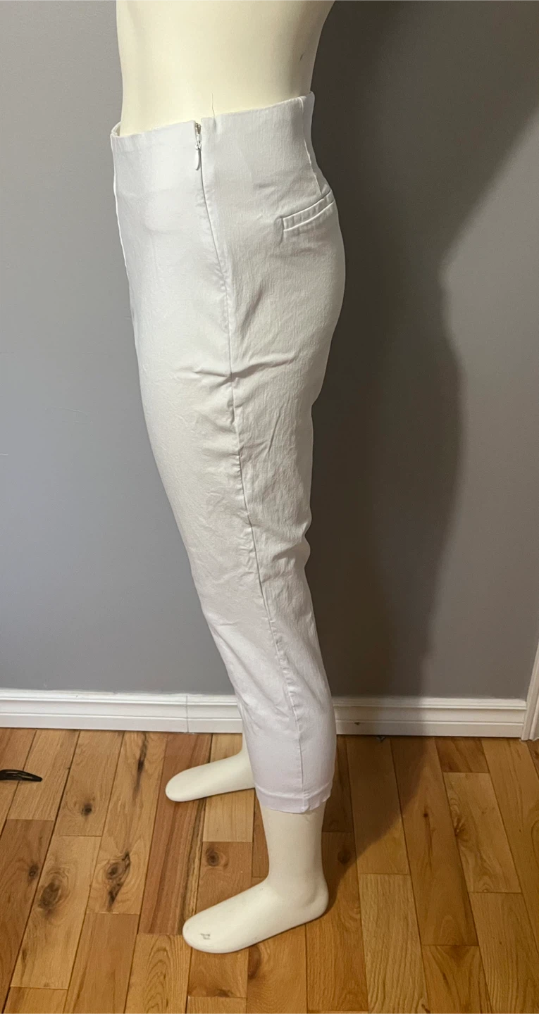Ricki’s White Capris medium size - photo 3