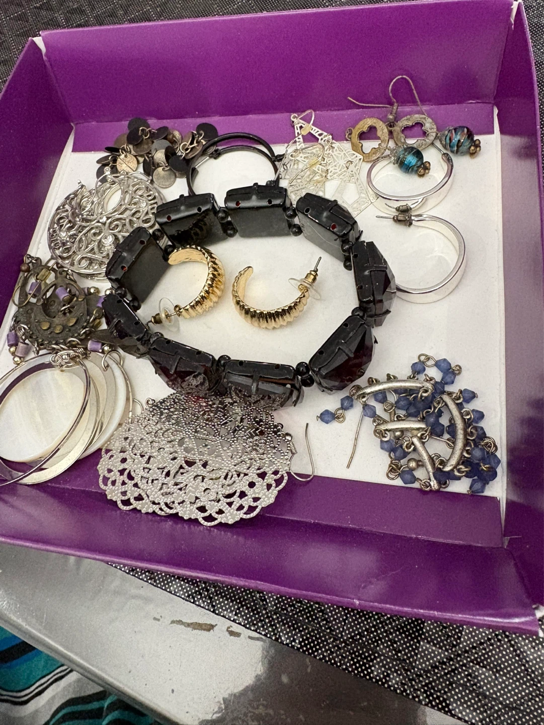 Assorted Women's Jewellery Lot - photo 2