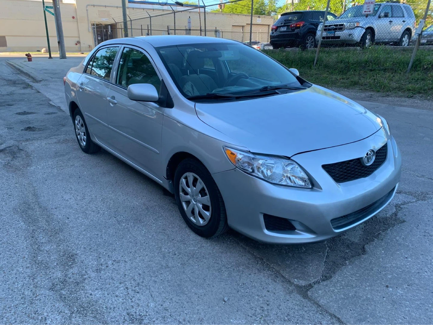 2009 Silver Toyota Corolla Sedan - photo 2