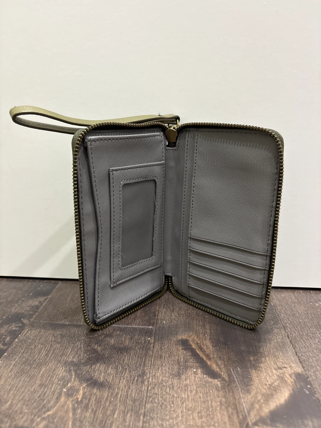 Fossil Green Leather Zip-Around Wristlet Wallet - photo 3