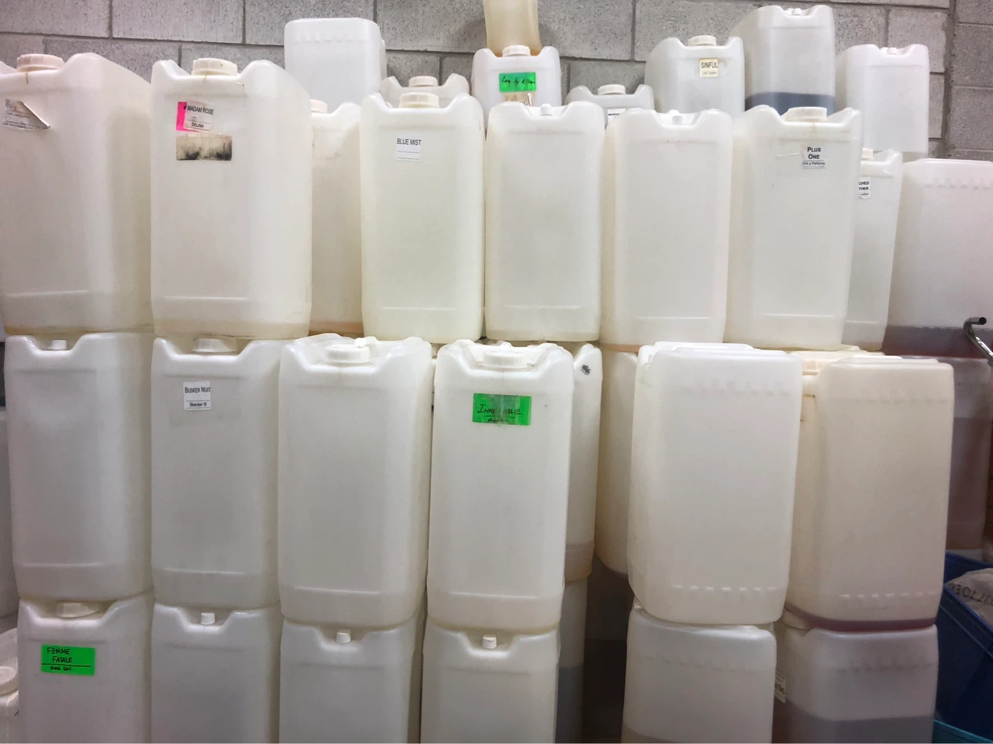 Bulk plastic Jerricans for liquids - photo 2