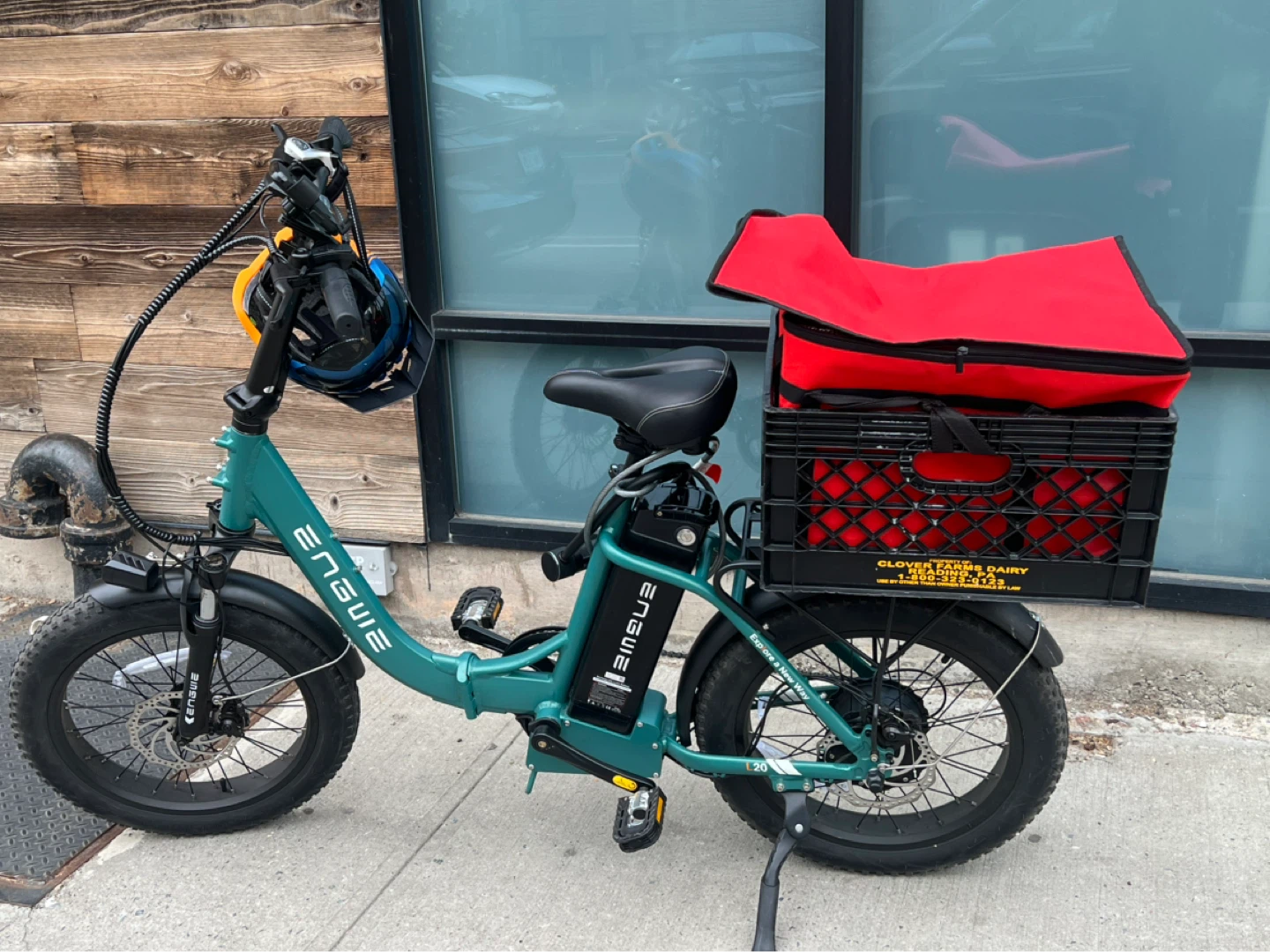 ENGWE Electric Bike with Basket and Red Insulated Bag - photo 4