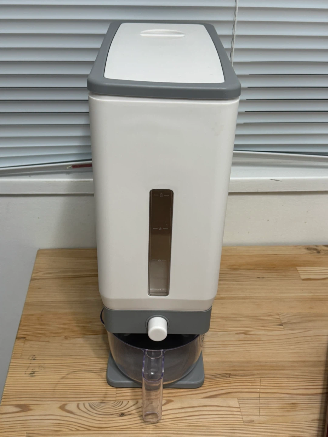 Light Grey Rice Dispenser - 25 lb Capacity - photo 3