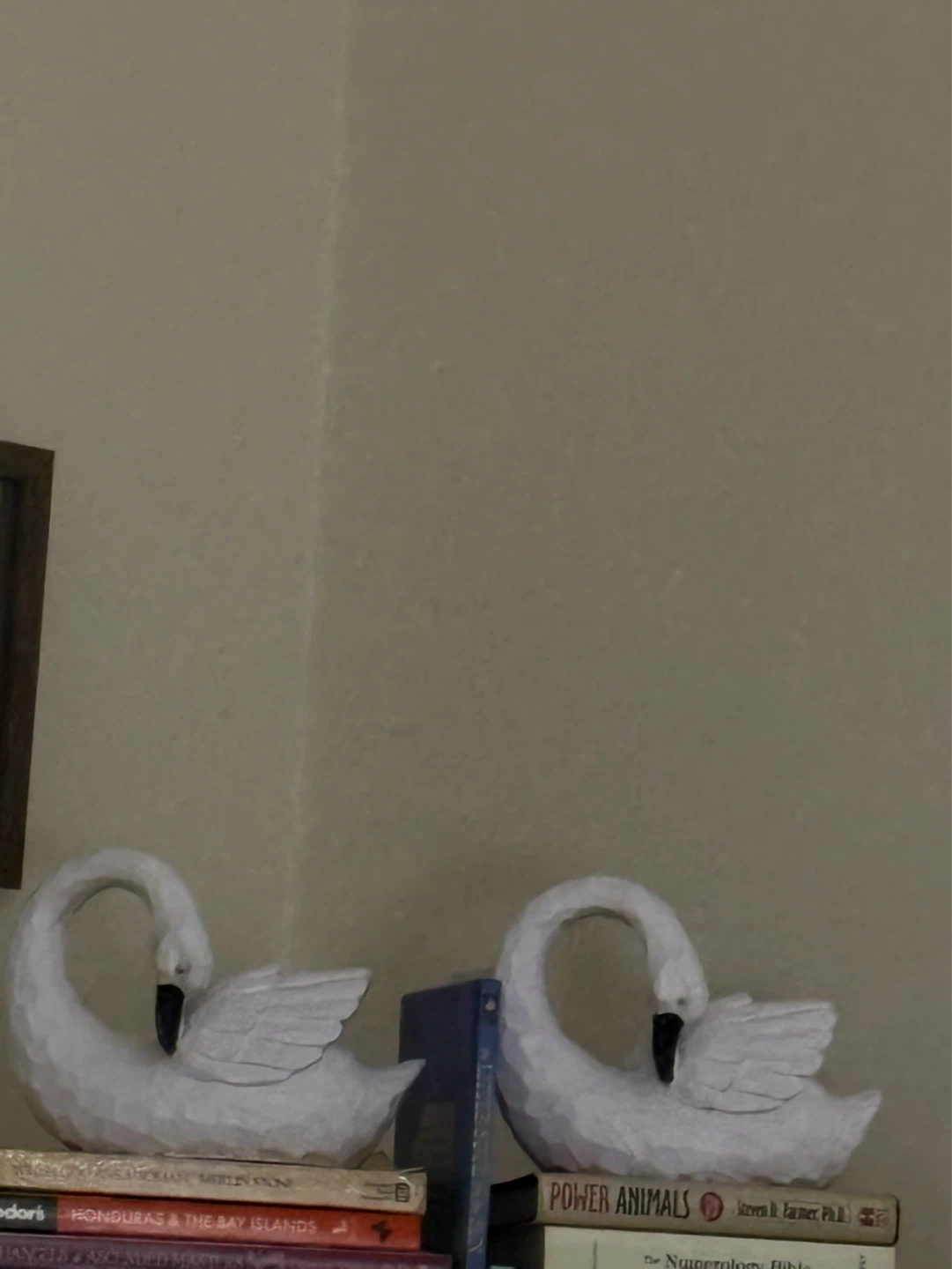A pair of hand carved white swans. - photo 2