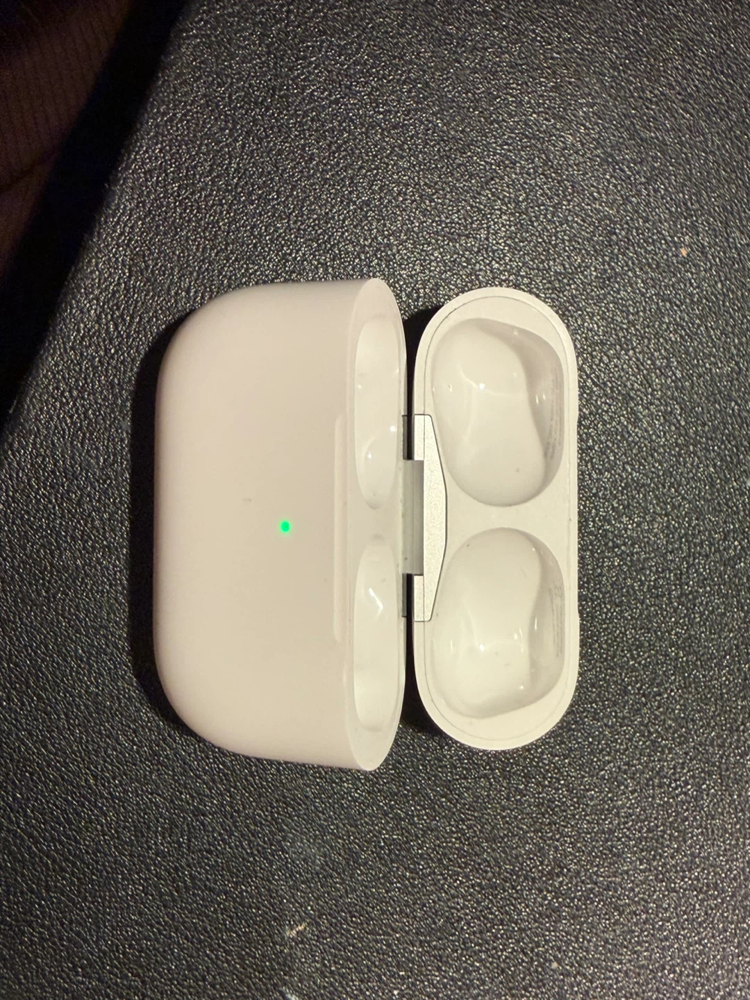 Apple AirPods Pro 2 Charging Case