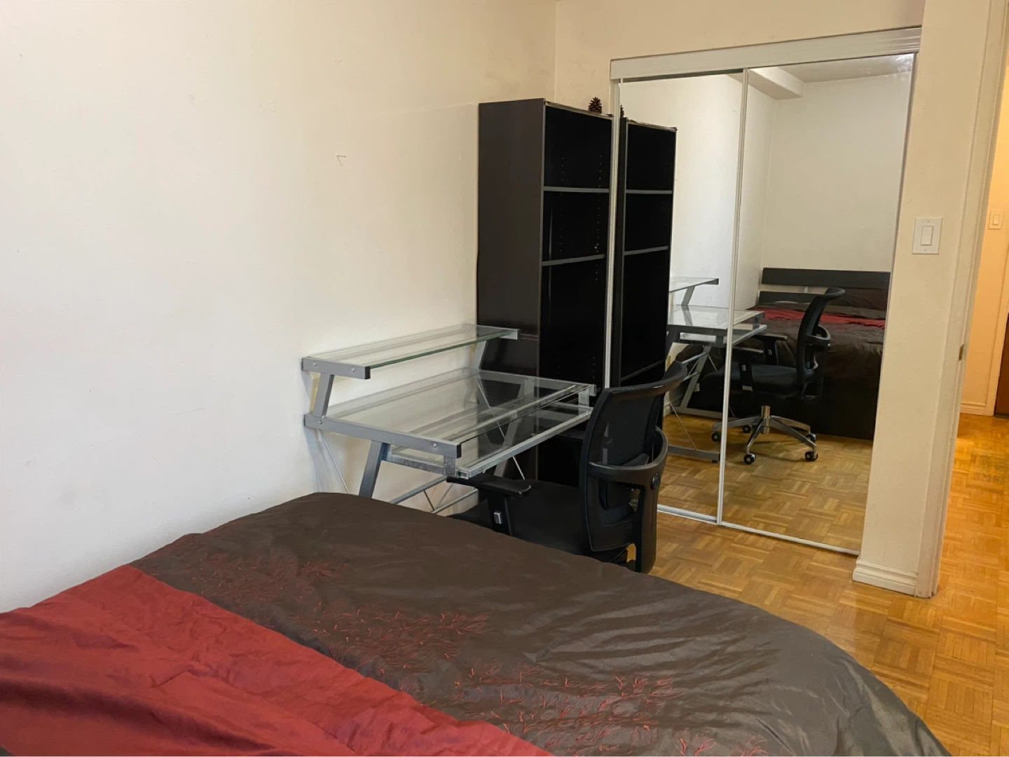 Looking for roommate - female preferred - photo 3