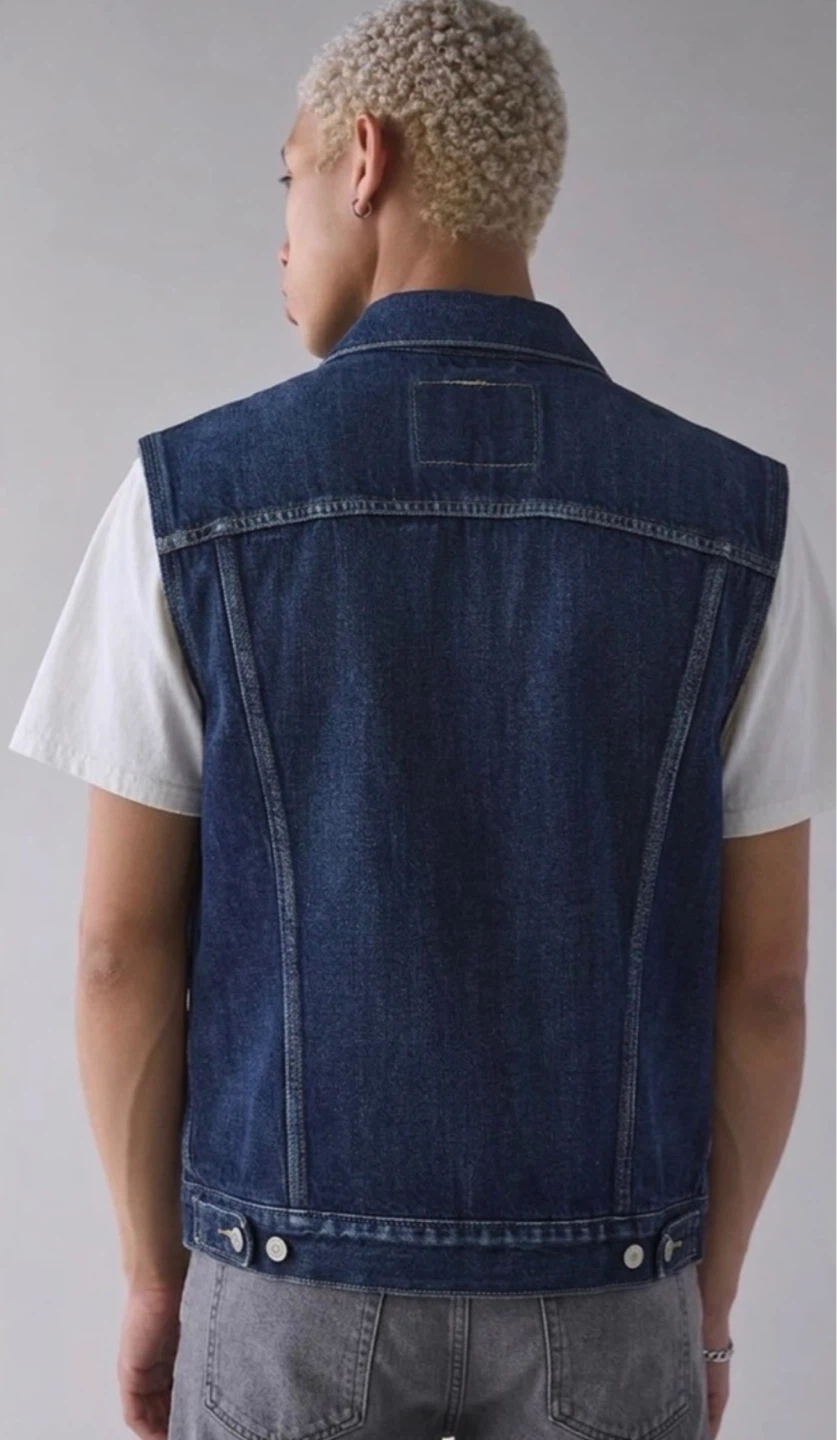 Men’s Levi's® Dark Denim Cut-Off Trucker Vest - photo 2