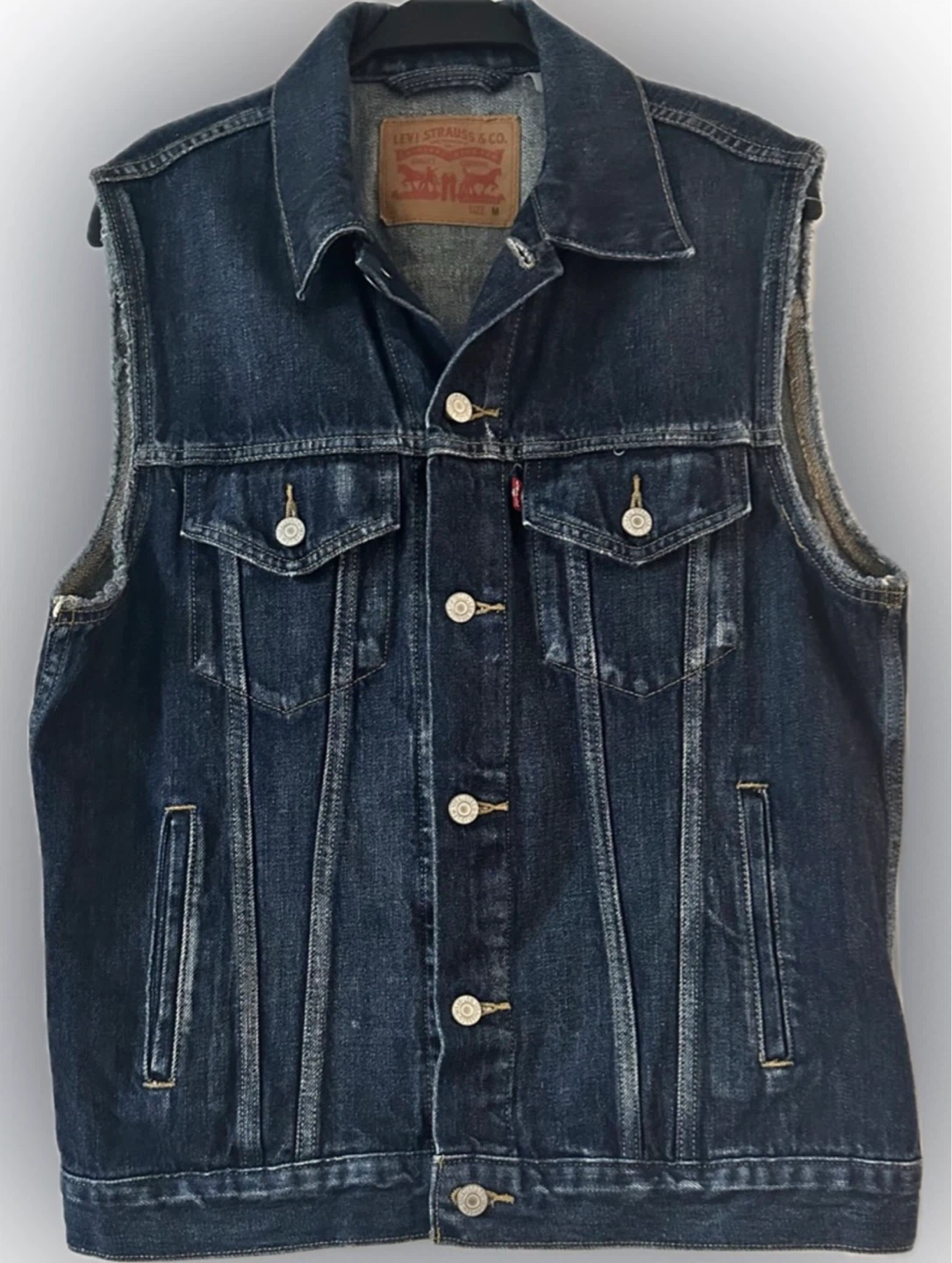 Men’s Levi's® Dark Denim Cut-Off Trucker Vest - photo 3