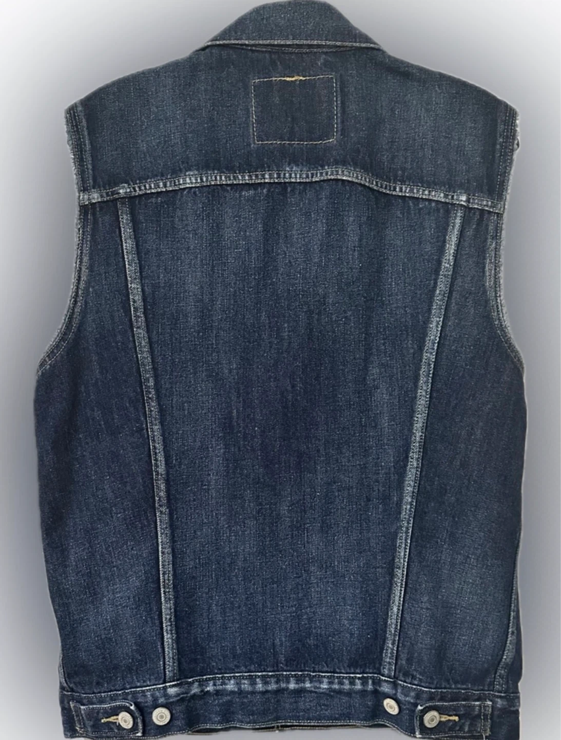 Men’s Levi's® Dark Denim Cut-Off Trucker Vest - photo 4