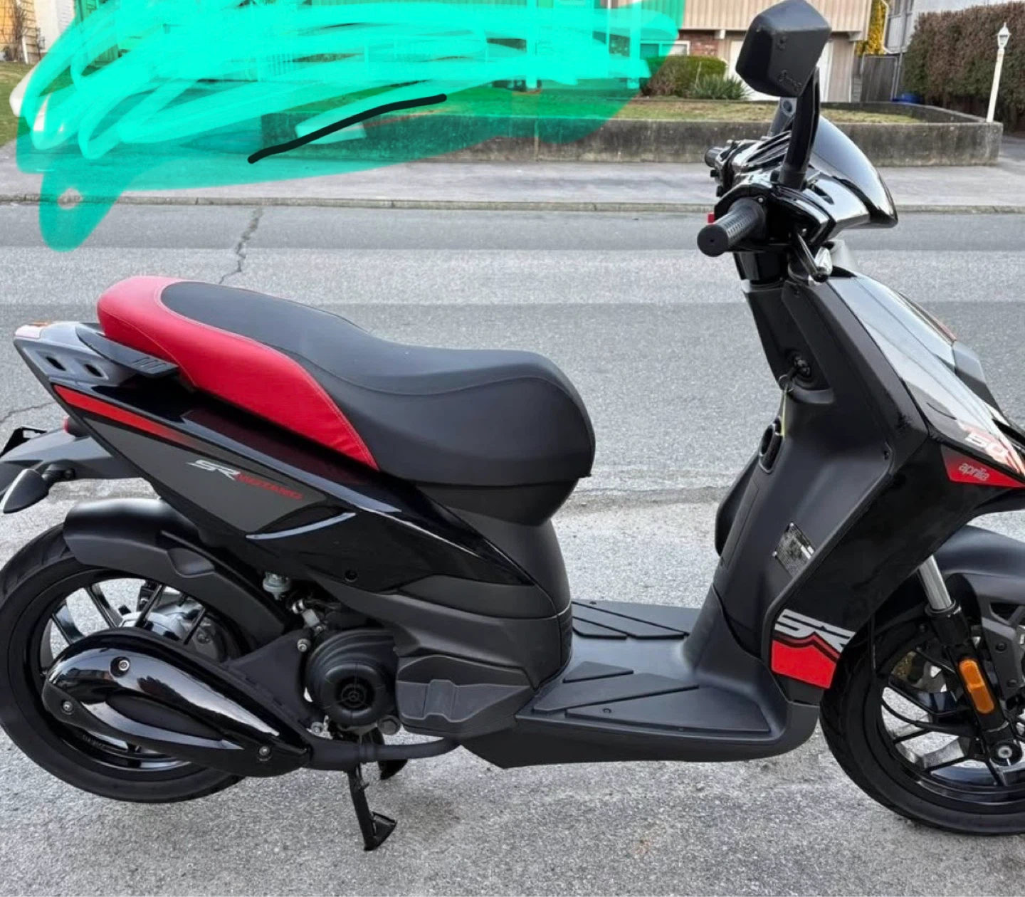 2019 Aprilia SR Motard Scooter - photo 3