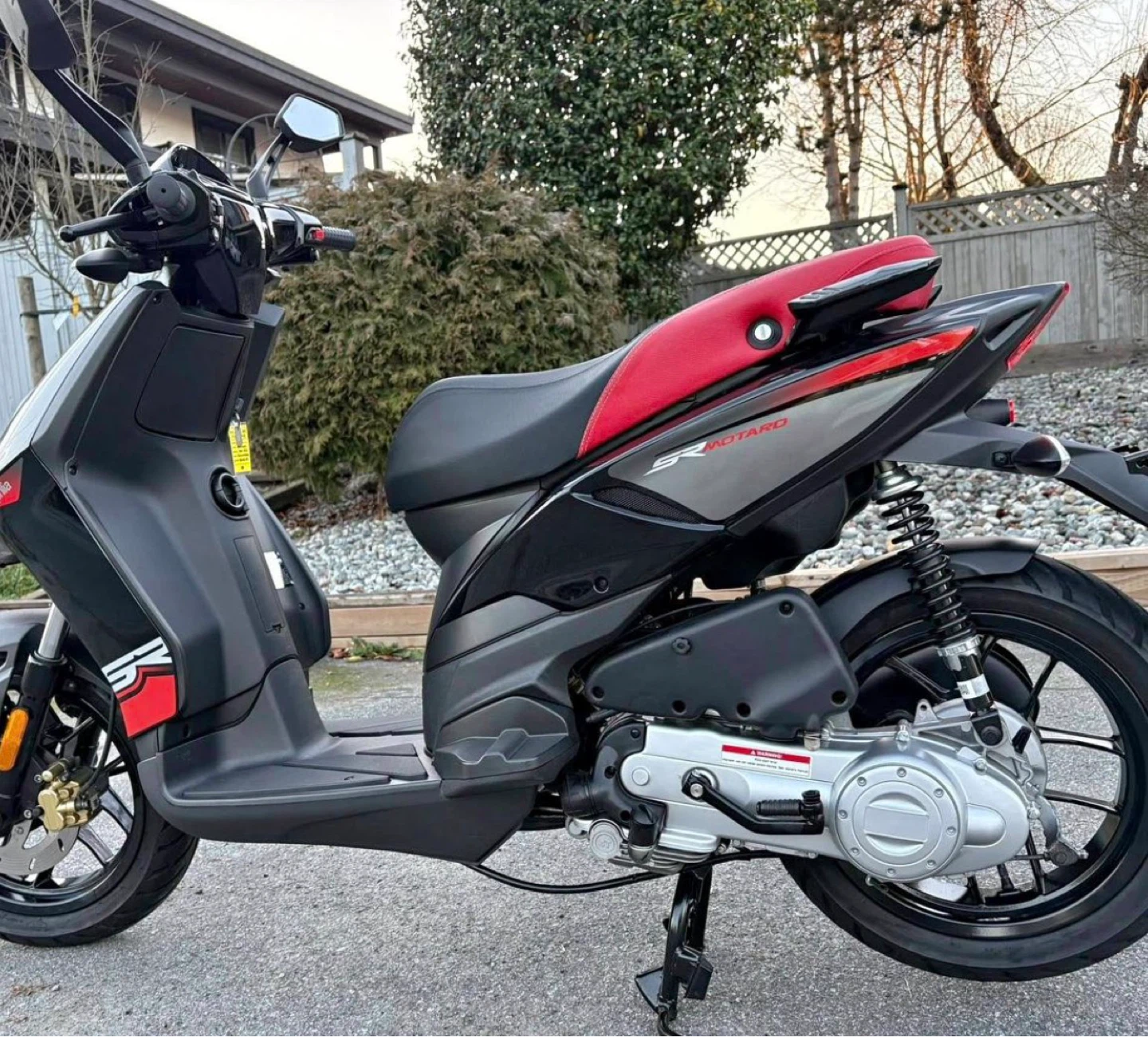 2019 Aprilia SR Motard Scooter - photo 2