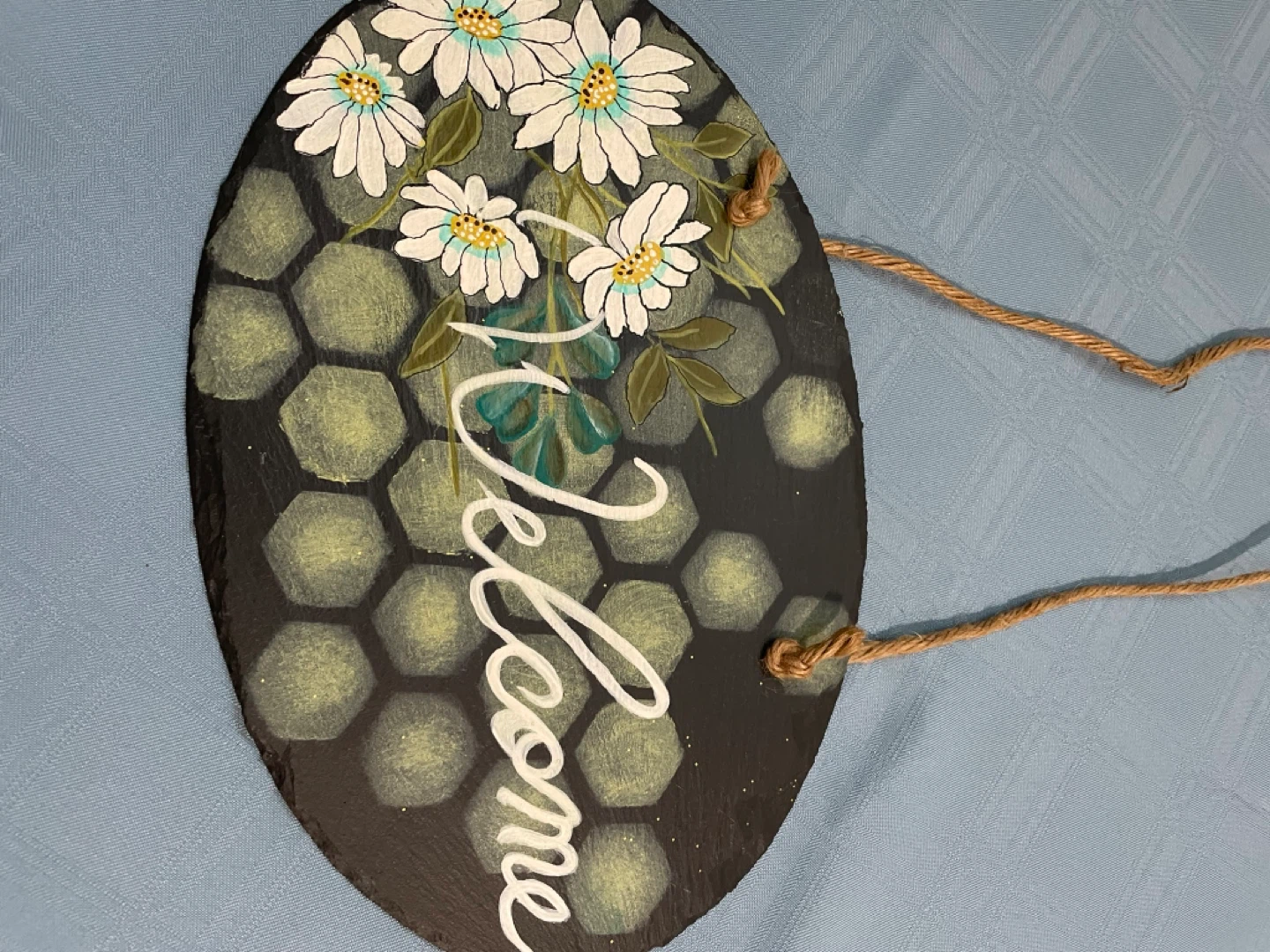 Hand-Painted Oval Welcome Sign with Daisies - photo 3