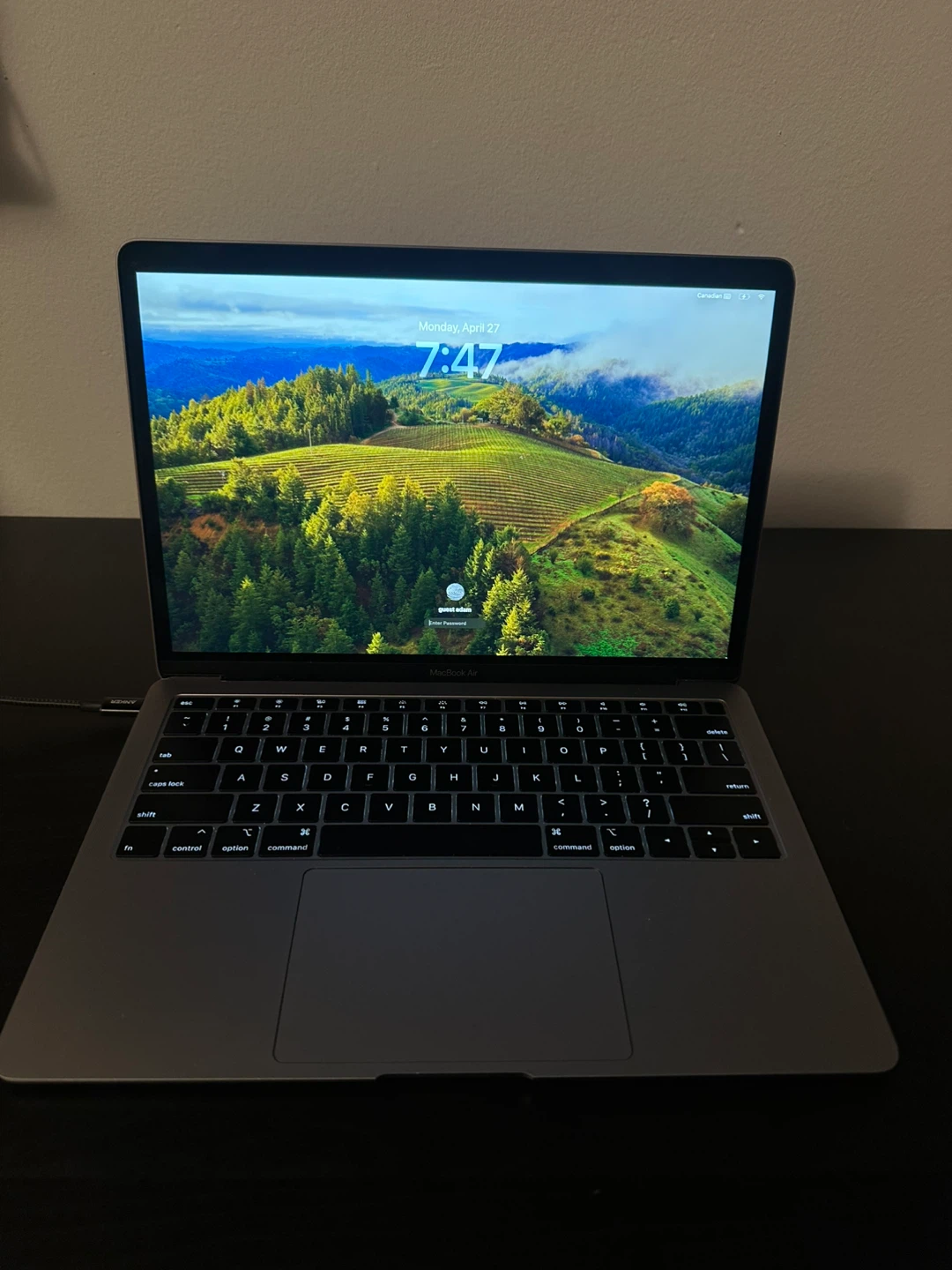Apple MacBook Air 2019 - AMAZING CONDITION - photo 3