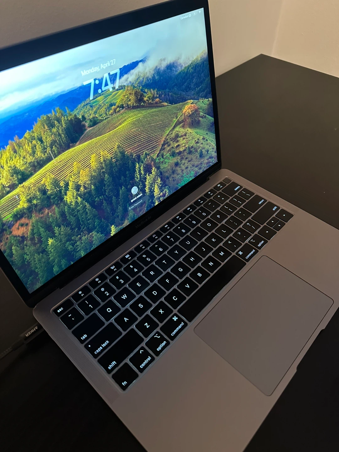 Apple MacBook Air 2019 - AMAZING CONDITION - photo 2