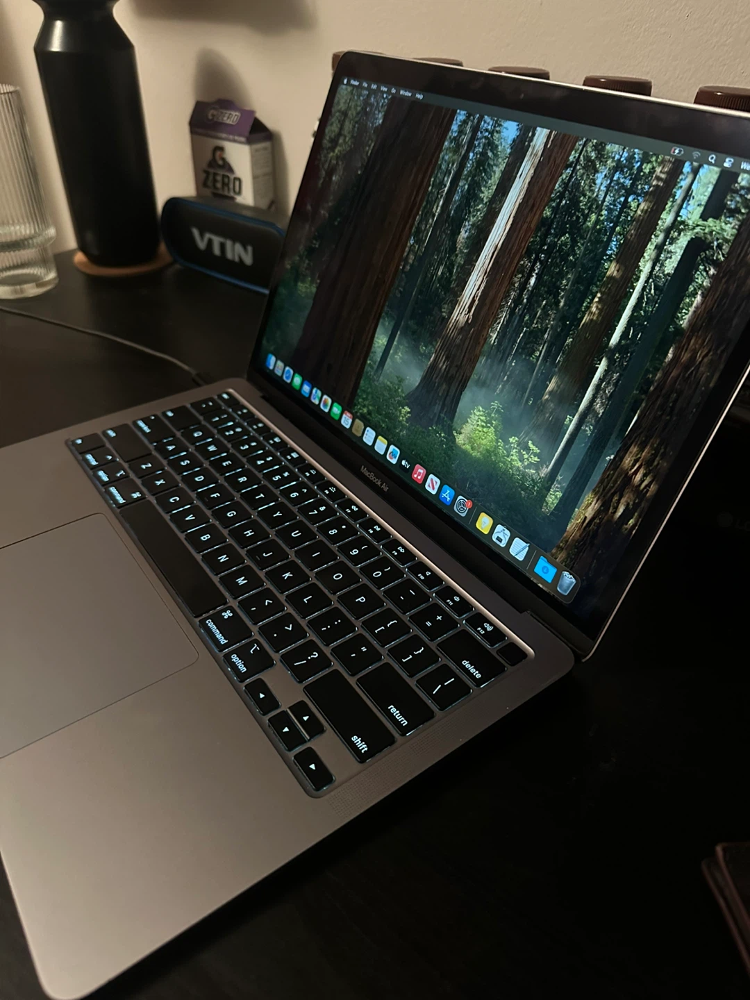 Apple MacBook Air 2020 - AMAZING CONDITION - photo 3