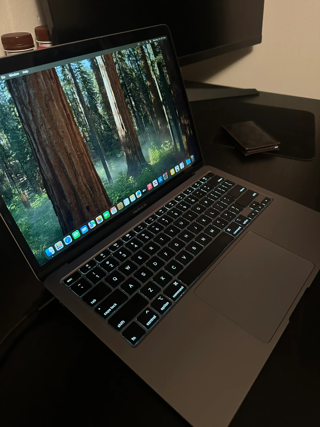 Apple MacBook Air 2020 - AMAZING CONDITION - photo 2