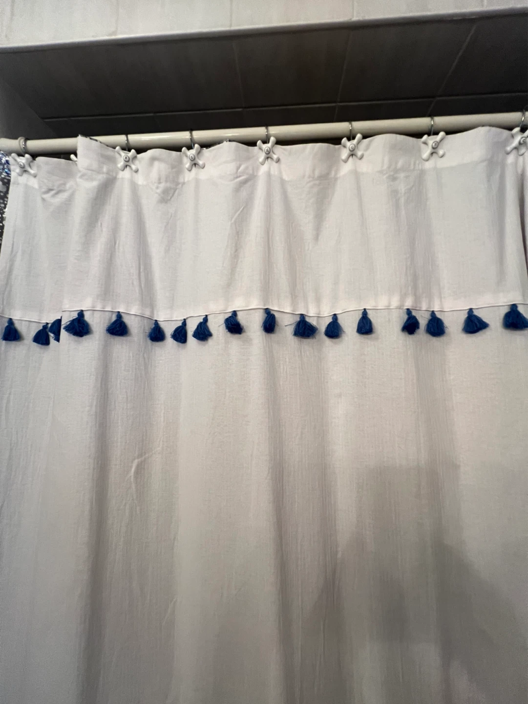 White Shower Curtain with Llama Pattern - photo 2