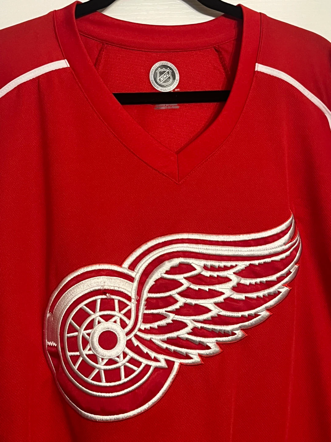 Detroit Red Wings Jersey • Men’s Size Medium - photo 2