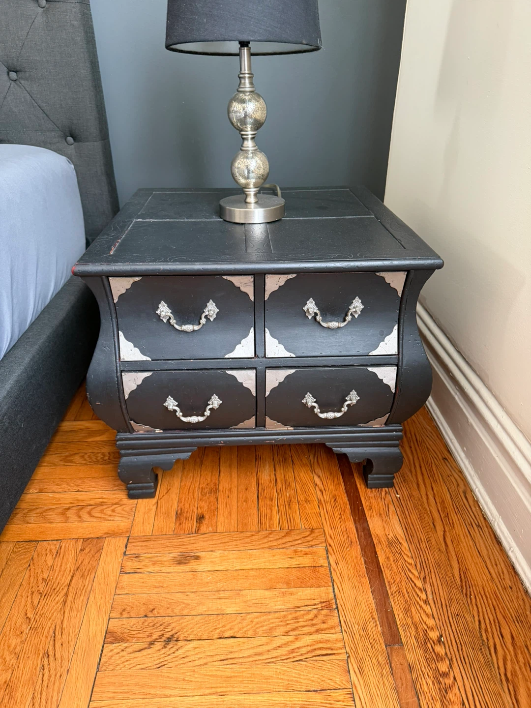 Antique french provincial Nightstand with lamp
