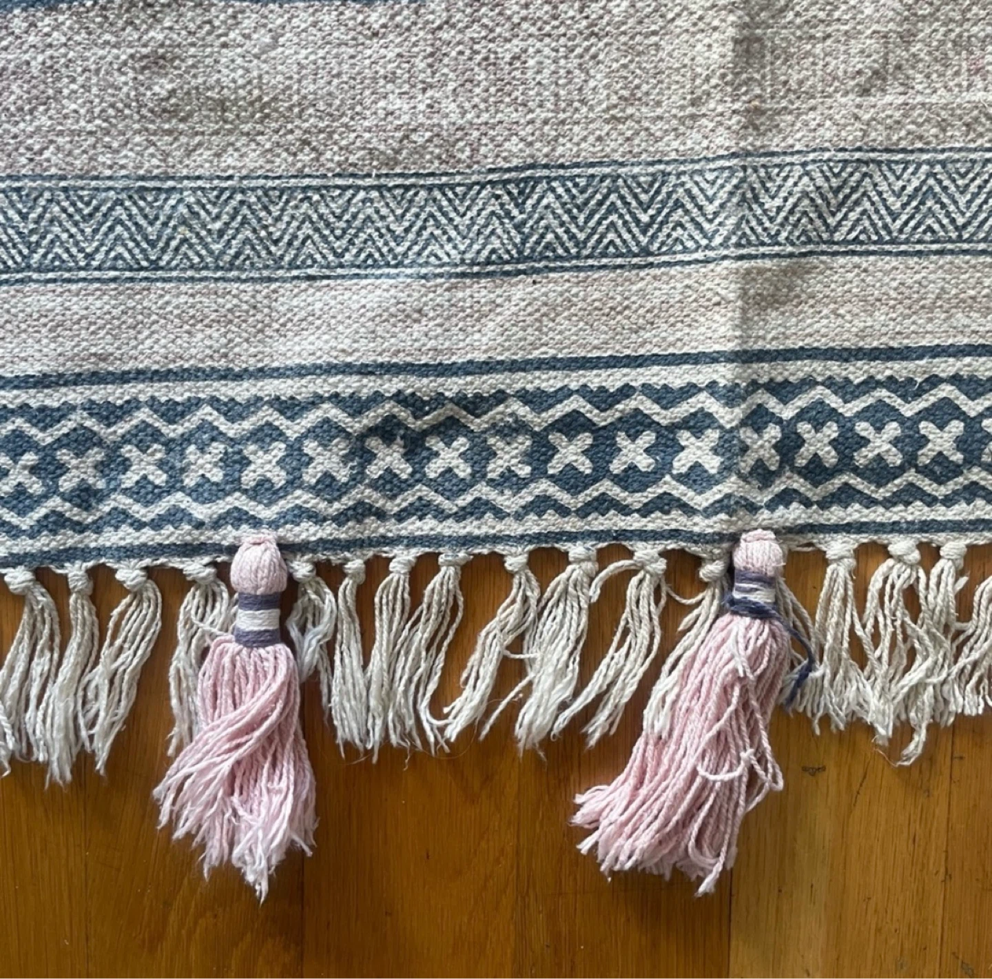 Decorative Area Rug / wall covering with Tassels - photo 2